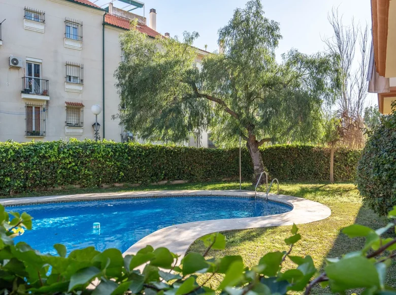 Mieszkanie 2 pokoi 79 m² Malaga, Hiszpania