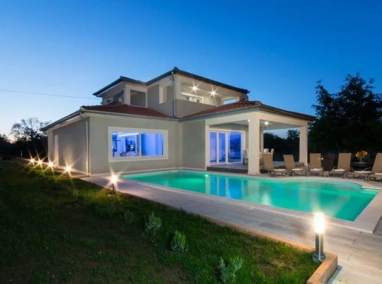 Villa de 4 dormitorios 270 m² Rabac, Croacia