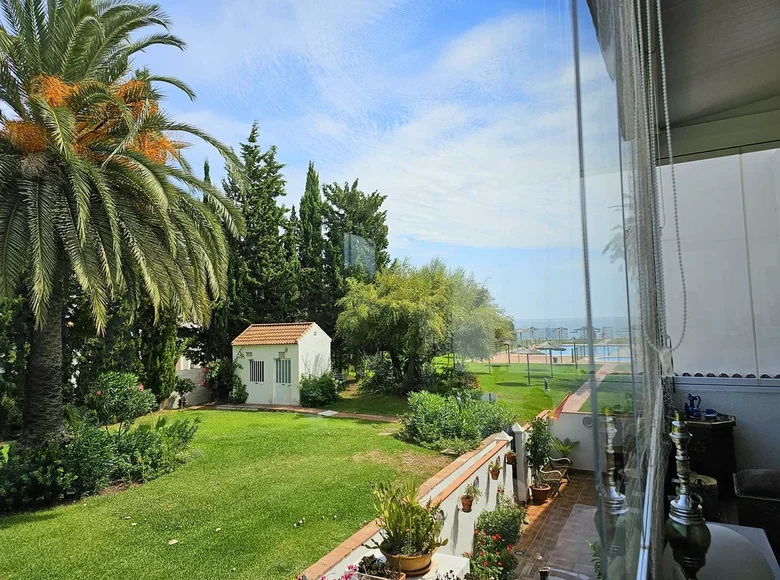 Mieszkanie 2 pokoi 190 m² Estepona, Hiszpania