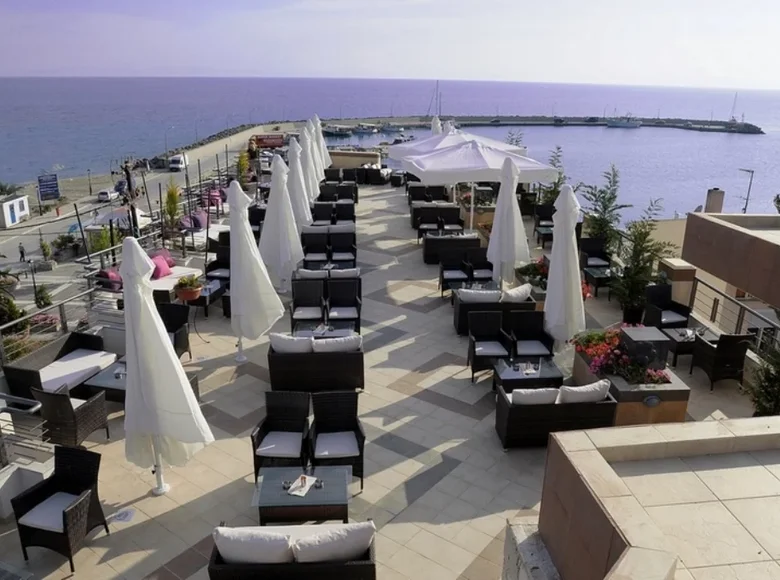 Hotel 2 500 m² en Nea Skioni, Grecia
