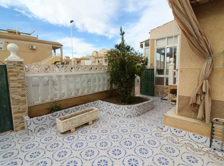 Szeregowiec 3 pokoi 85 m² Torrevieja, Hiszpania