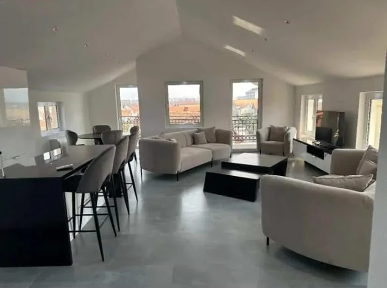 Wohnung 3 Schlafzimmer 1 402 m² in Podgorica, Montenegro
