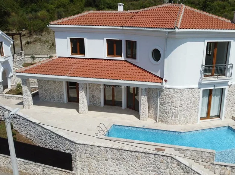 Casa 5 habitaciones 500 m² Tivat, Montenegro