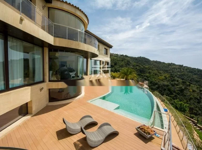 5 bedroom villa 1 130 m² Costa Brava, Spain
