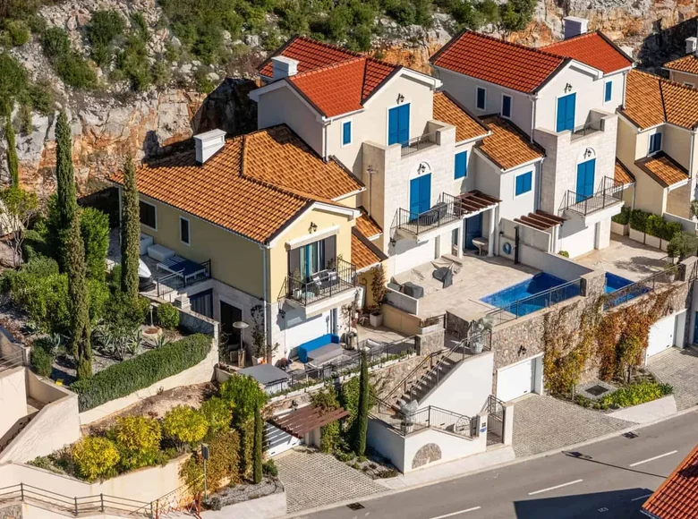 Дом 4 комнаты 130 м² Радовичи, Черногория