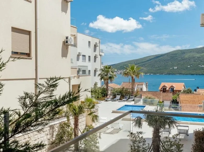 1 bedroom apartment 68 m² Bijela, Montenegro