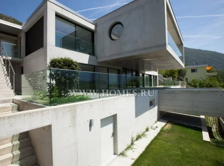 Villa de tres dormitorios 380 m² Suiza, Suiza