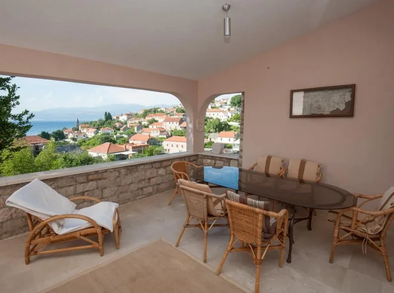 3-Schlafzimmer-Villa 205 m² Opcina Postira, Kroatien