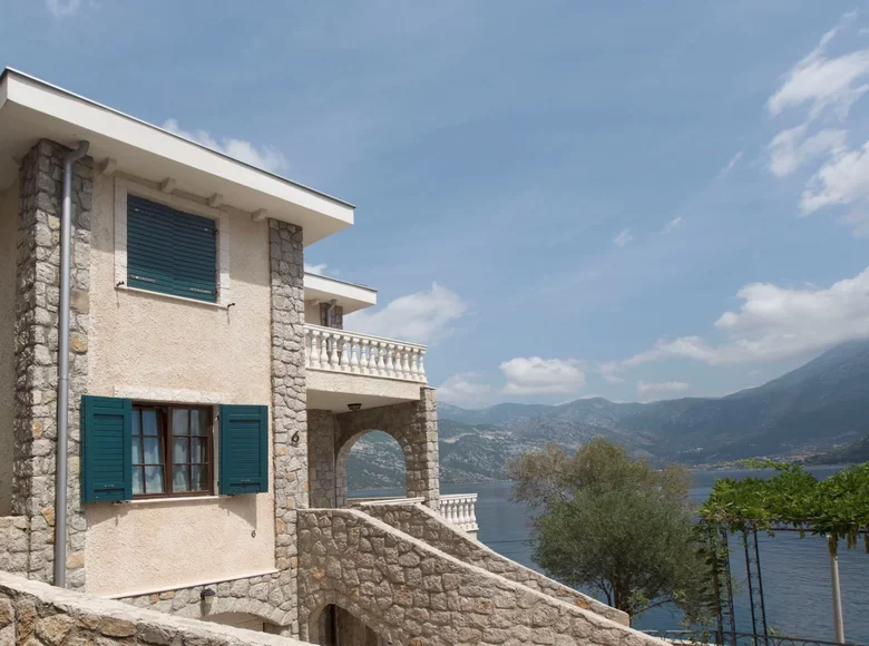 Commercial property 235 m² in Montenegro, Montenegro