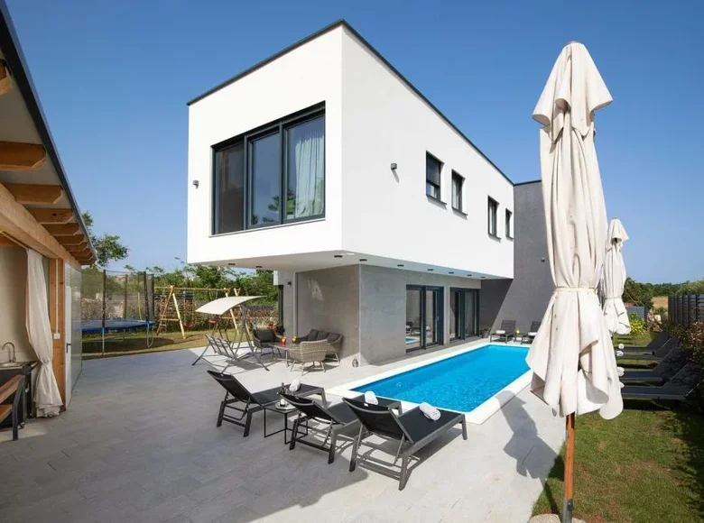 Villa 8 Schlafzimmer 300 m² Stadt Pola, Kroatien