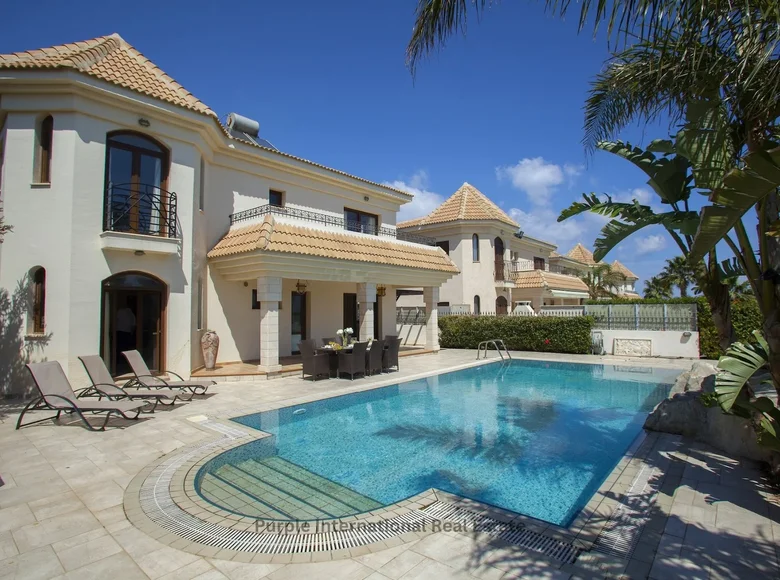 Villa 4 chambres 250 m² Agía Nápa, Chypre