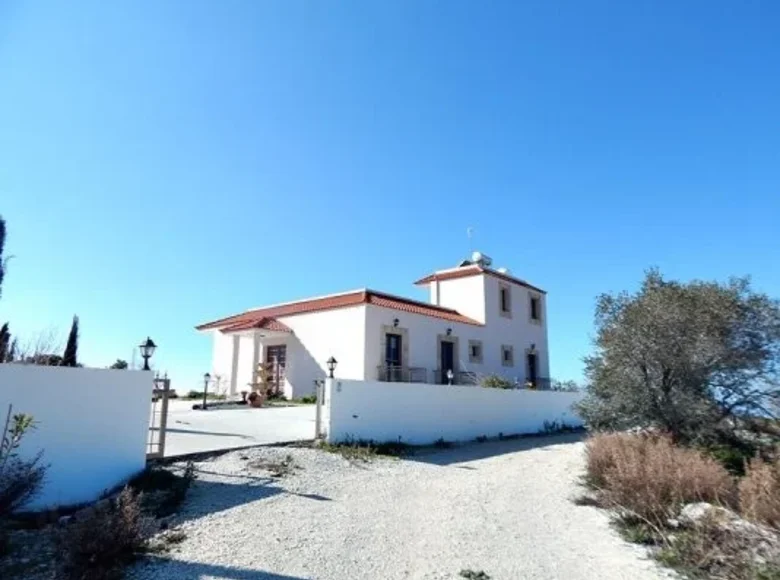 Casa 4 habitaciones 300 m² Koili, Chipre