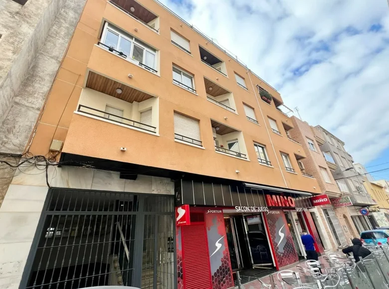 Mieszkanie 5 pokojów 90 m² Torrevieja, Hiszpania