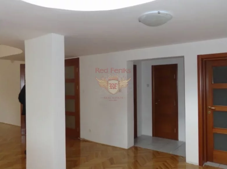 Casa 10 habitaciones 397 m² Podgorica, Montenegro