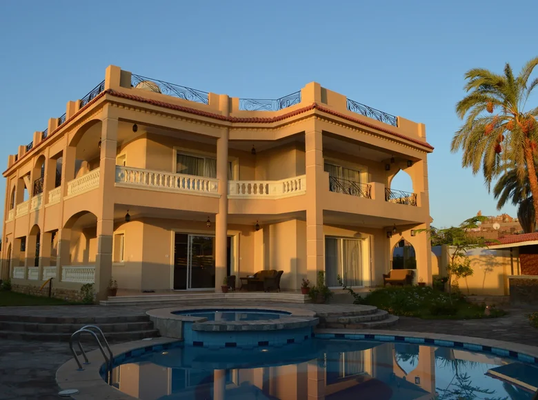 Villa 7 chambres 1 400 m² Louxor, Égypte
