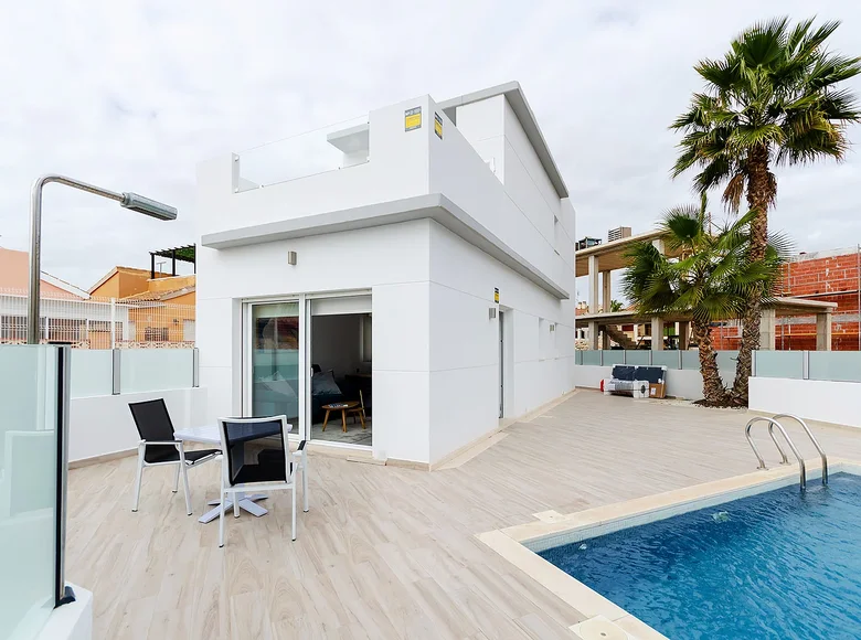 4-Zimmer-Villa 98 m² Torrevieja, Spanien