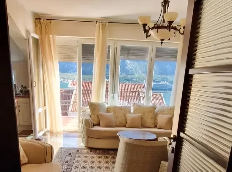 2 bedroom apartment 97 m² Kotor, Montenegro