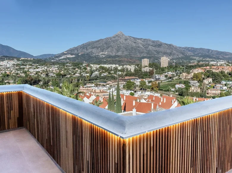 Mieszkanie 2 pokoi 185 m² Marbella, Hiszpania