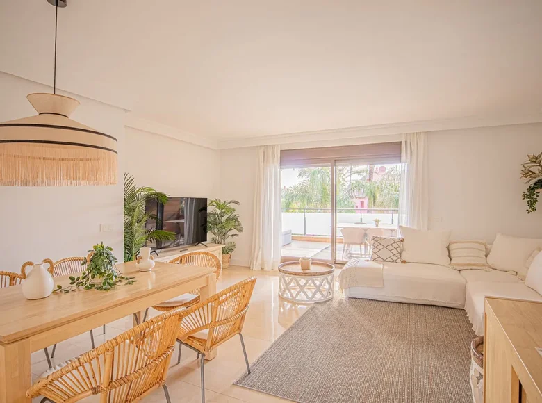 Wohnung 3 Schlafzimmer 135 m² Estepona, Spanien