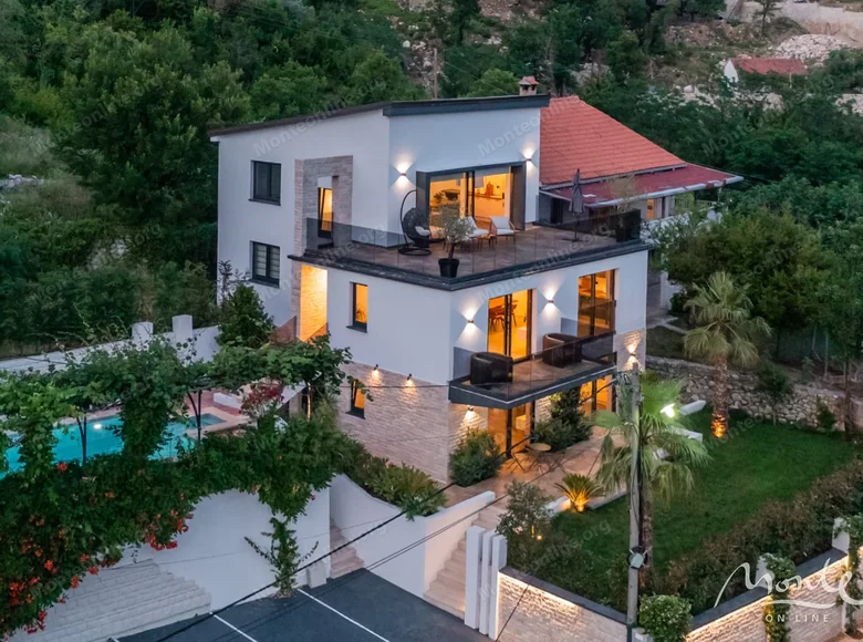 6 bedroom villa 300 m² Budva, Montenegro
