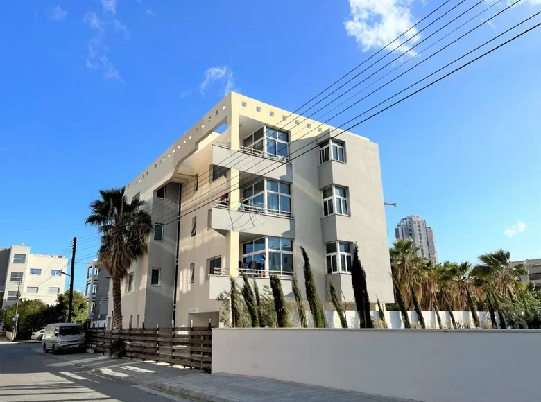 Appartement 1 362 m² Limassol, Bases souveraines britanniques