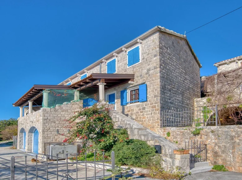 5 bedroom villa 311 m² Katun Rezevici, Montenegro