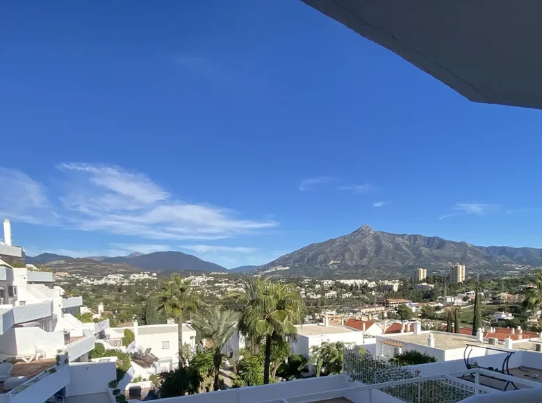 Mieszkanie 2 pokoi 99 m² Marbella, Hiszpania