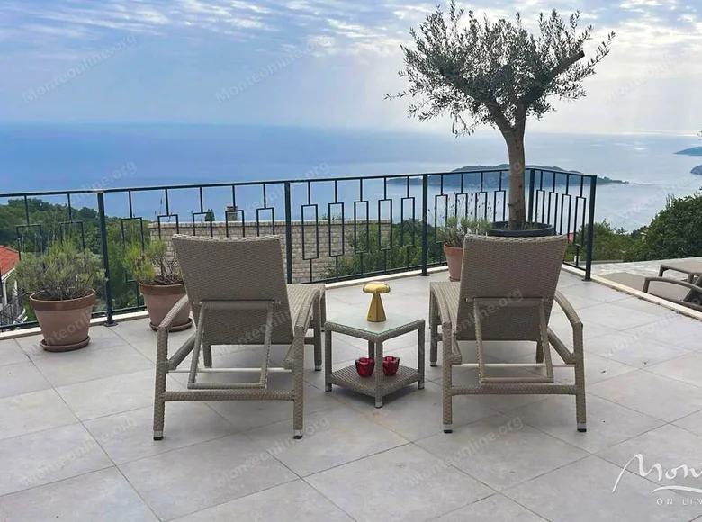 3 bedroom villa 257 m² Budva, Montenegro