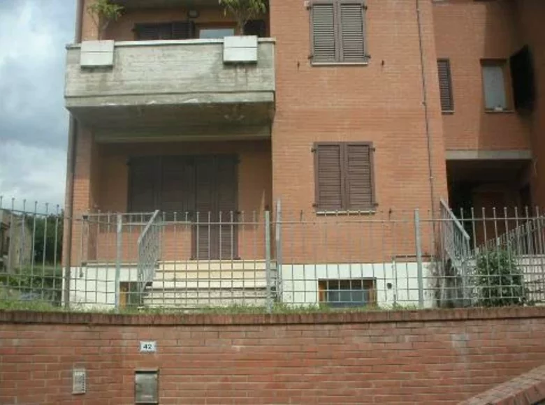 Adosado 8 habitaciones 150 m² Terni, Italia