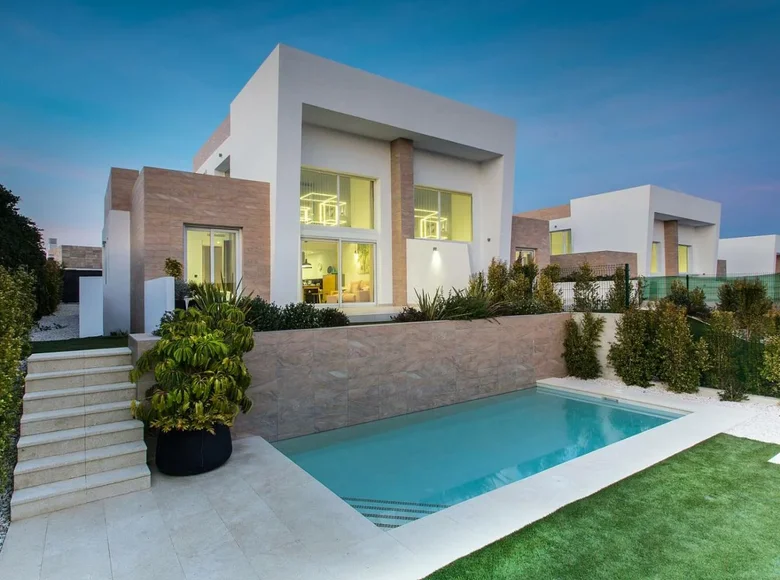 Villa de tres dormitorios 101 m² Algorfa, España