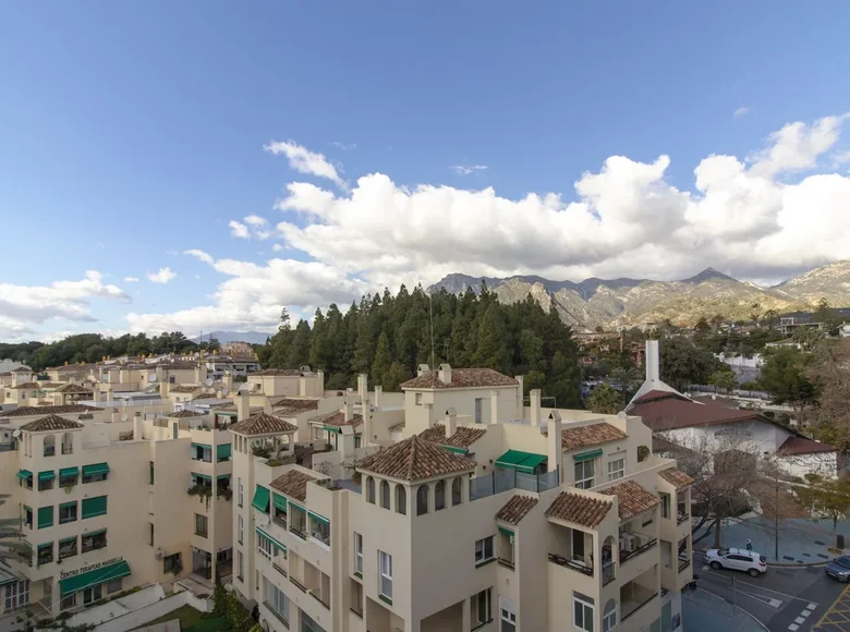 Mieszkanie 3 pokoi 115 m² Marbella, Hiszpania