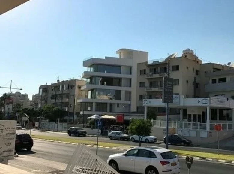 Boutique 258 m² à Limassol, Bases souveraines britanniques