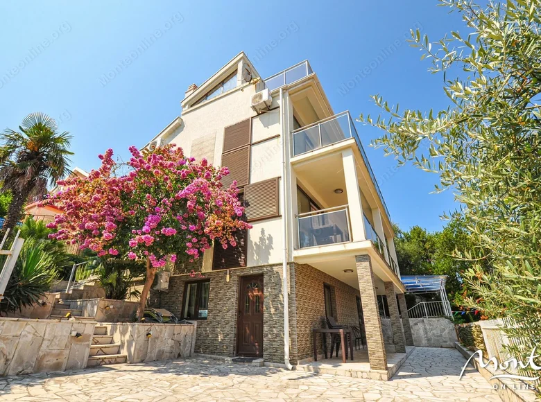 Villa de 4 dormitorios 218 m² Tivat, Montenegro