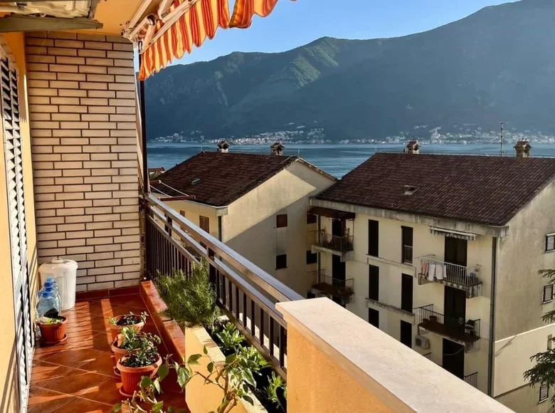 2 bedroom apartment 64 m² Kotor, Montenegro