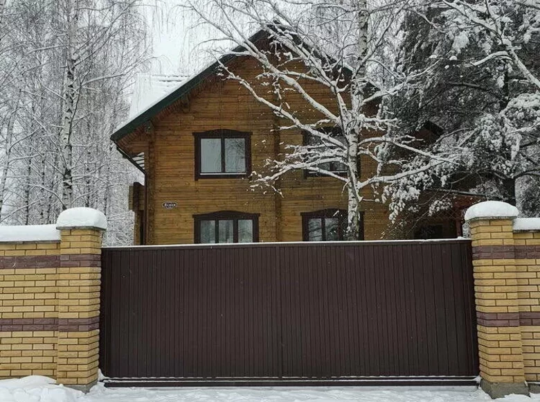Dom wolnostojący 274 m² Kalodishchy, Białoruś
