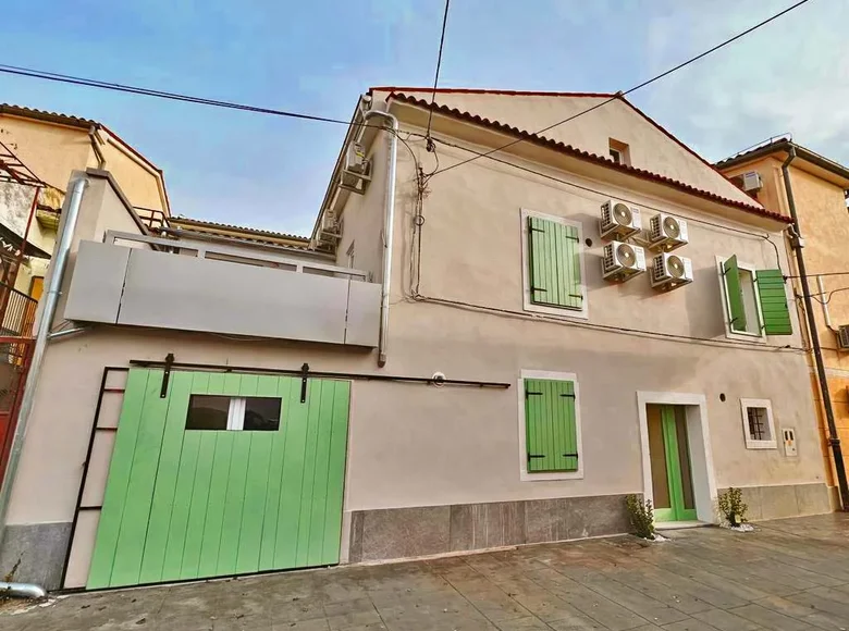 8 bedroom House 186 m² Koper, Slovenia