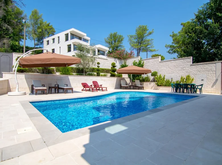 4 bedroom Villa 267 m² Tivat, Montenegro