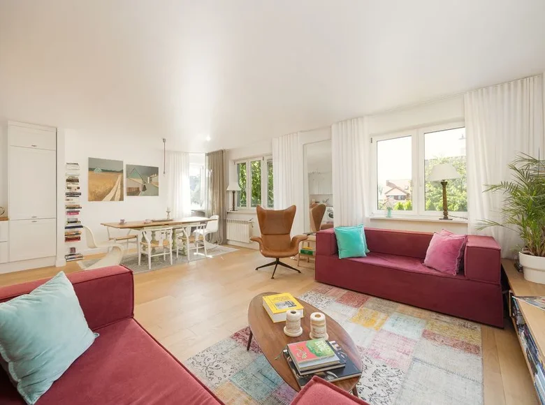 Mieszkanie 3 pokoi 94 m² Warszawa, Polska