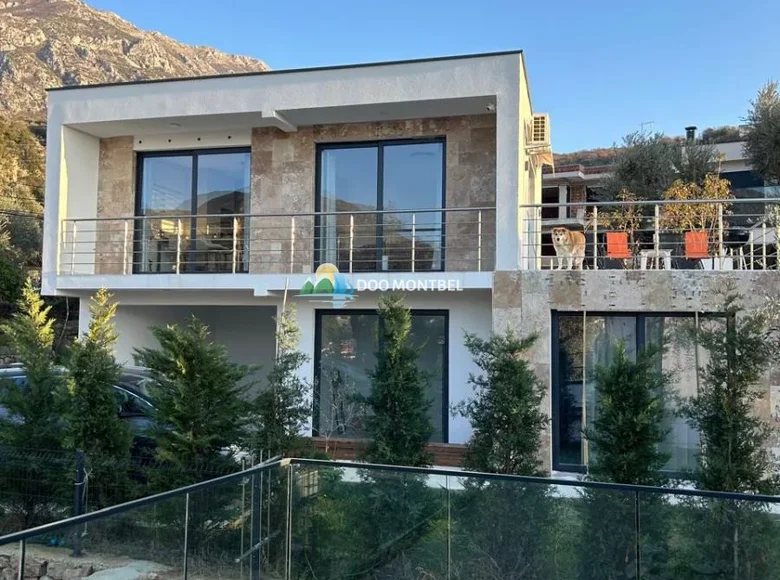 Villa de 4 dormitorios 180 m² Burtaisi, Montenegro