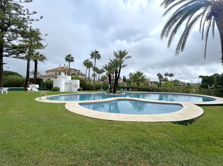 2 bedroom apartment 108 m² Estepona, Spain