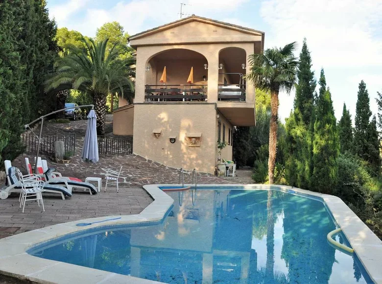 4 bedroom Villa 250 m² Chiva, Spain