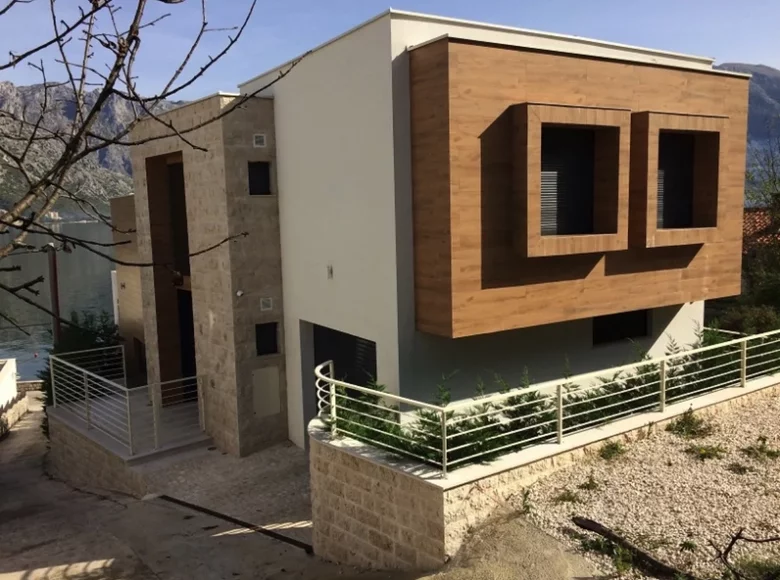 Villa de 4 dormitorios 325 m² Stoliv, Montenegro