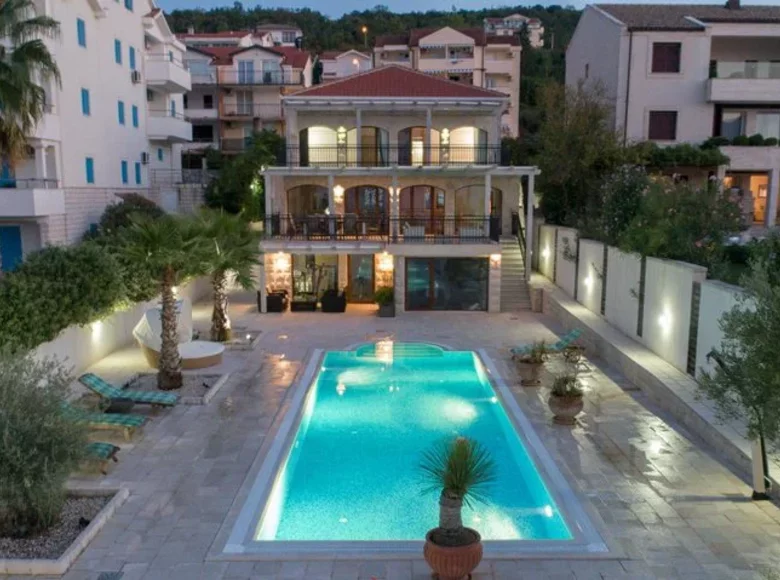 5-Schlafzimmer-Villa 389 m² Krasici, Montenegro