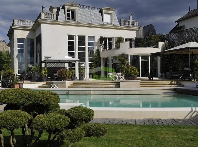 Villa 850 m² Paris, France