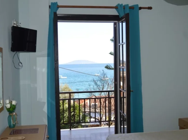 Commercial property 288 m² in Peloponnese Region, Greece
