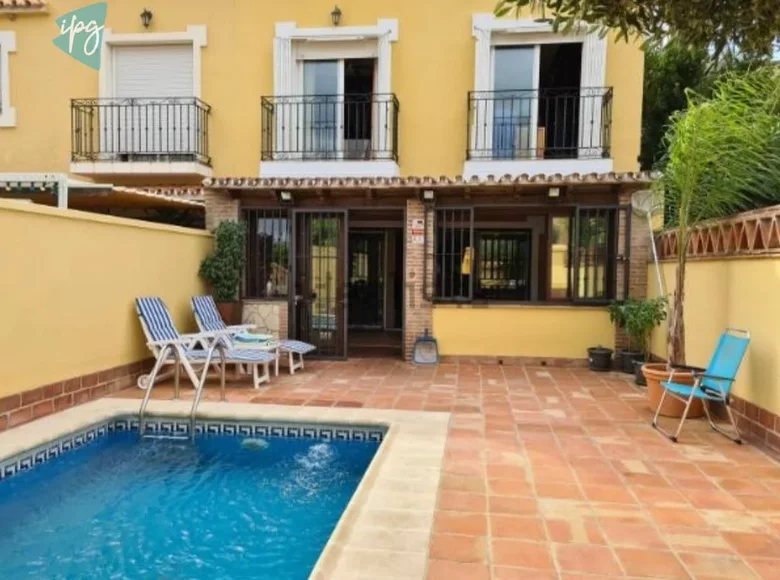 4 bedroom house 260 m² Estepona, Spain