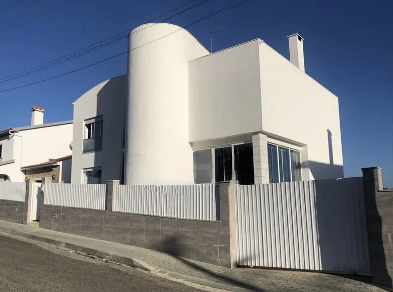 3-Schlafzimmer-Villa 230 m² Lissabon, Portugal