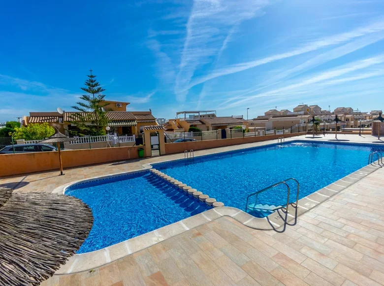 Mieszkanie 3 pokoi 72 m² Torrevieja, Hiszpania