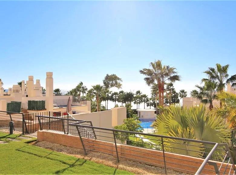 Mieszkanie 2 pokoi 92 m² Estepona, Hiszpania
