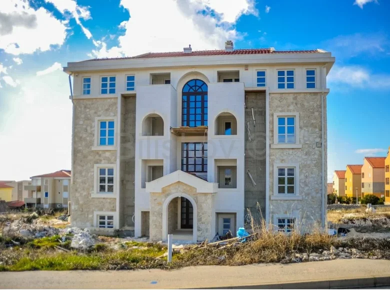 Casa 29 habitaciones 900 m² Stara Novalja, Croacia
